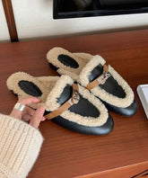 Schwarze Hausschuhe aus Rindsleder mit flauschiger Wolle